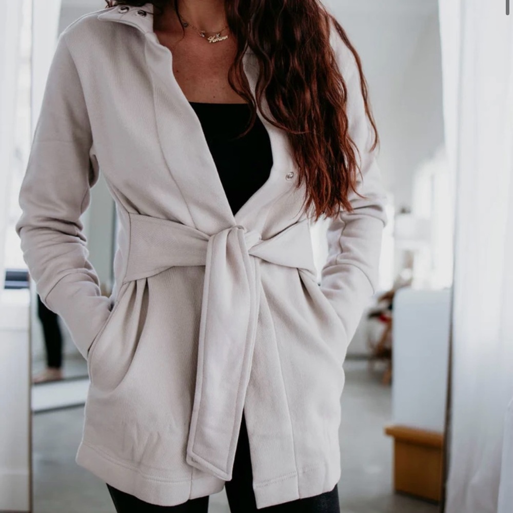 Lily & Lottie Bailey Wrap Cardigan-Light Grey-NWOT - Picture 2 of 5